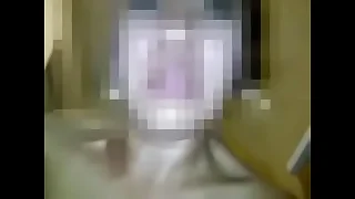 La primera lluvia dorada que me dio mi morochita madura, ya hasta su panochita estaba inflamada de tanto cojer